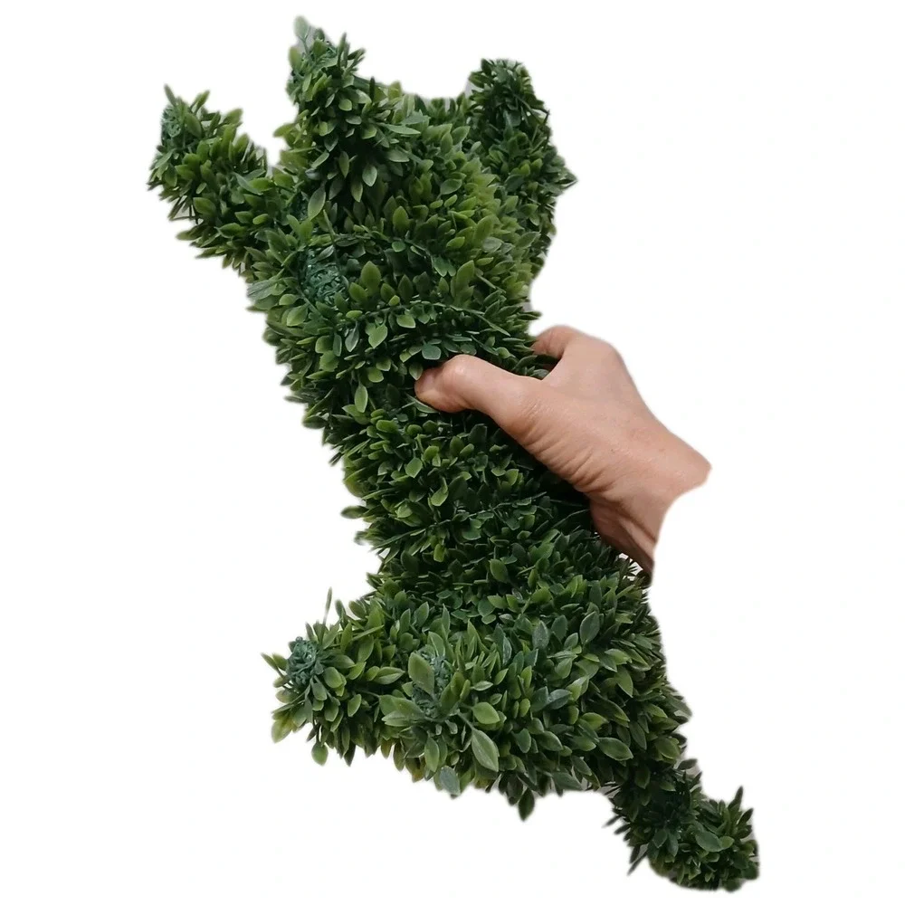 Garden Dog Topiary Dog 18